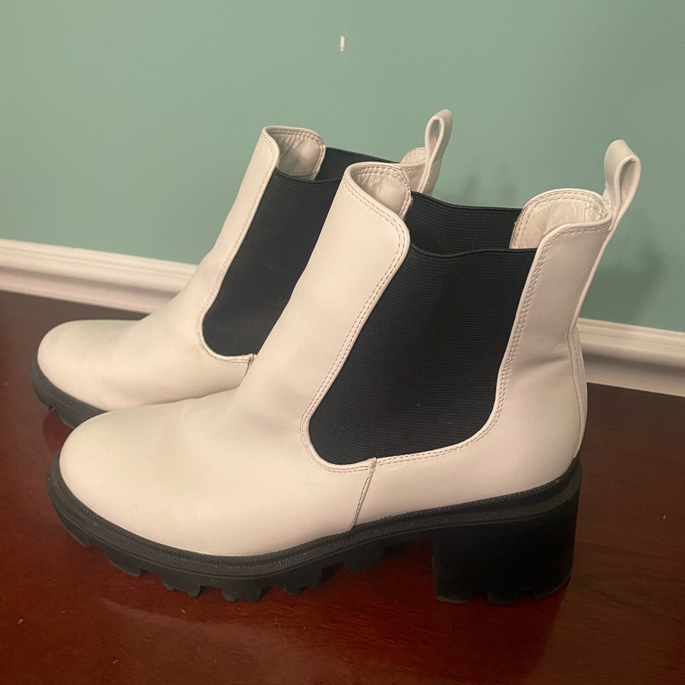 Women’s White & Black Chelsea Boots 10
